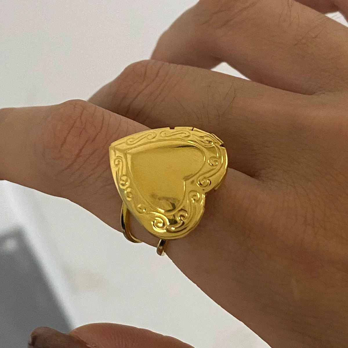 18K Gold Plated Charm Romantic Pattern Love Heart Photo Box Adjustable Open Ring Women Anti Allergic Gala Gift Jewelry