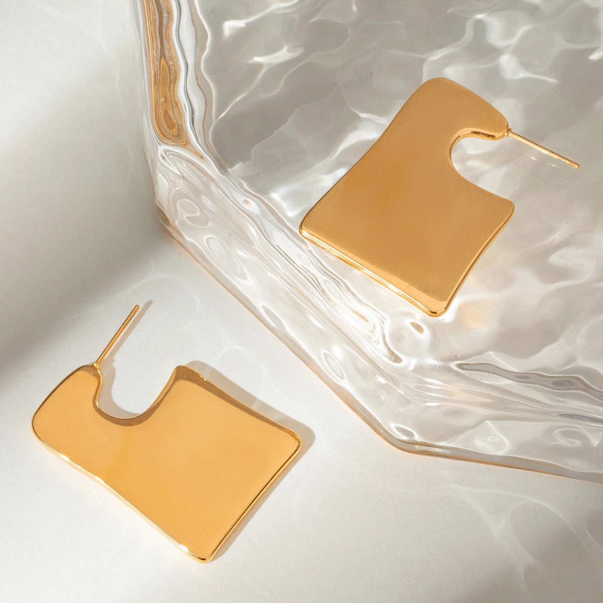 Stilfulde 18K forgyldte rustfrit stål Simple Store Glatte Uregelmæssige Øreringe Dame Charms Vandtæt smarte smykker