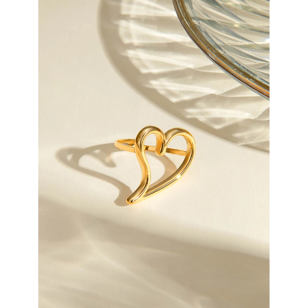 Stainless Steel Smooth Hollow Big Love Heart Ring 18K Gold Plated Rust Proof Free Temperament Charm Jewelry Bijoux for Women