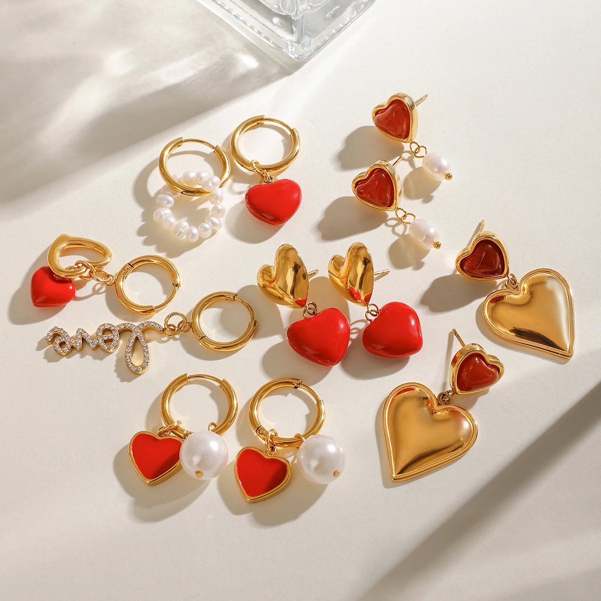 Brincos Pingente de Amor com Óleo Vermelho Gotejante Banhados a Ouro 18K para Mulheres Aço Inoxidável Anti-alérgico Joias de Moda Presente para Gala