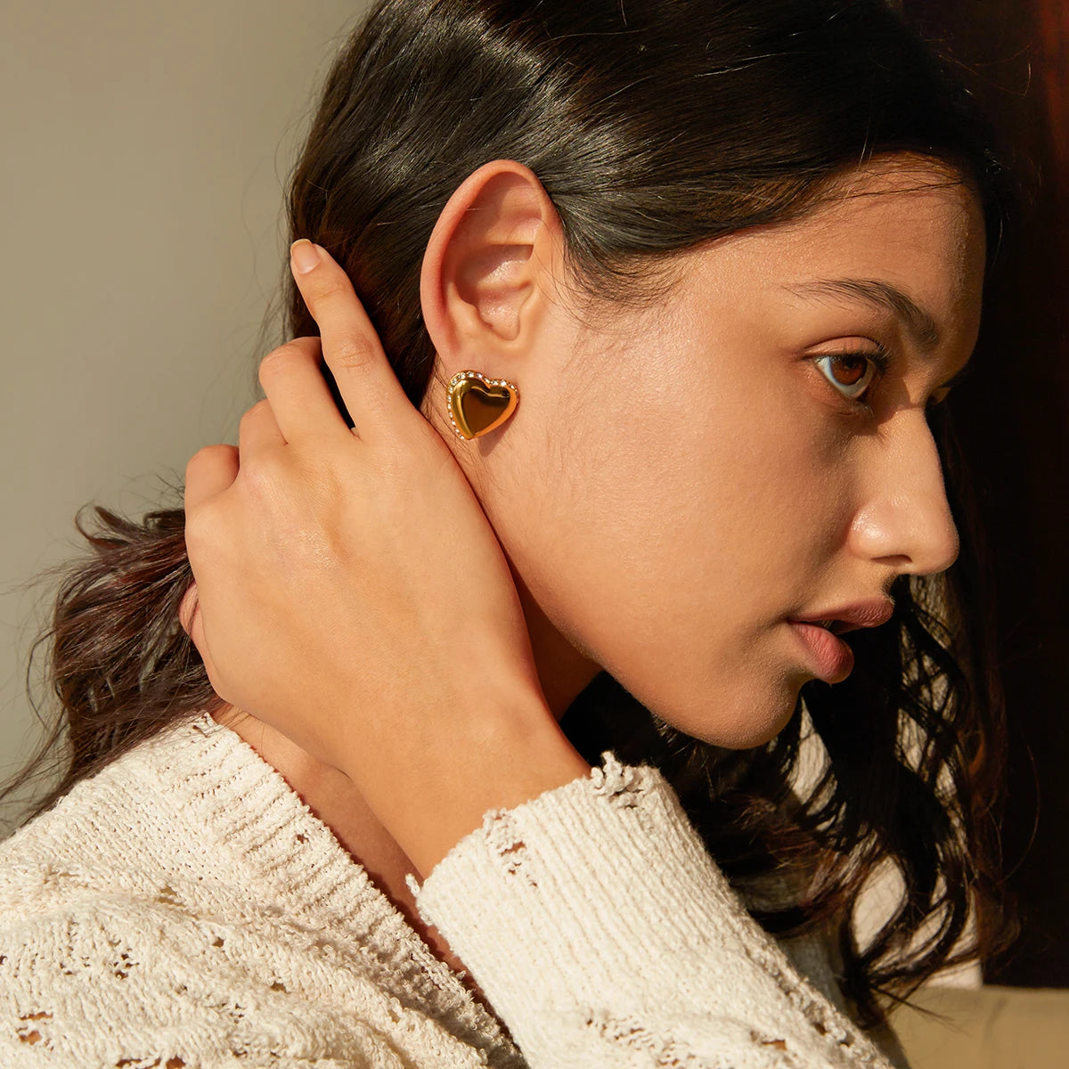 Rustfrit stål 18k forgyldt Minimalistisk Love Heart Øreringe Indlæg med Rhinestones Vandtæt Femme Chic Gala Stilfulde smykker