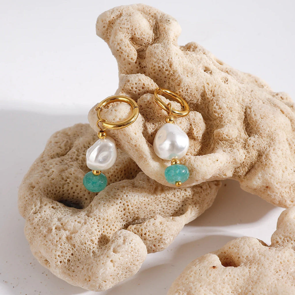 Elegante 18k vergoldete Edelstahl-Ohrringe mit Imitationsperlen und grünem Naturstein, Damen, allergiepräventiver Schmuck