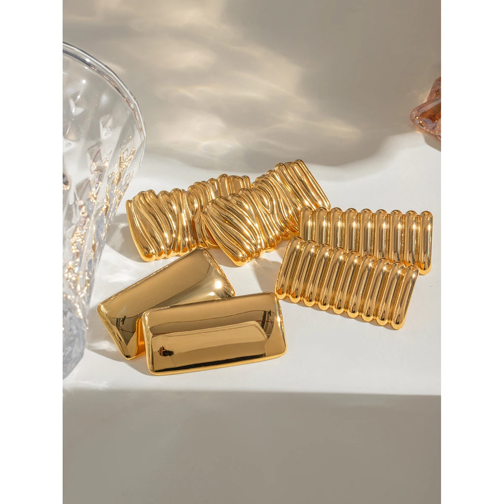 Pendientes cuadrados convexos con patrón de onda de acero inoxidable chapado en oro de 18K para mujer, encantos de metal con textura, joyería impermeable, regalo para gala