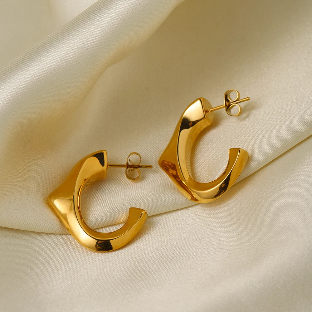 Pendientes triangulares en forma de C minimalistas de acero inoxidable Personalidad encanto chapado en oro de 18K Regalo elegante Joyería impermeable