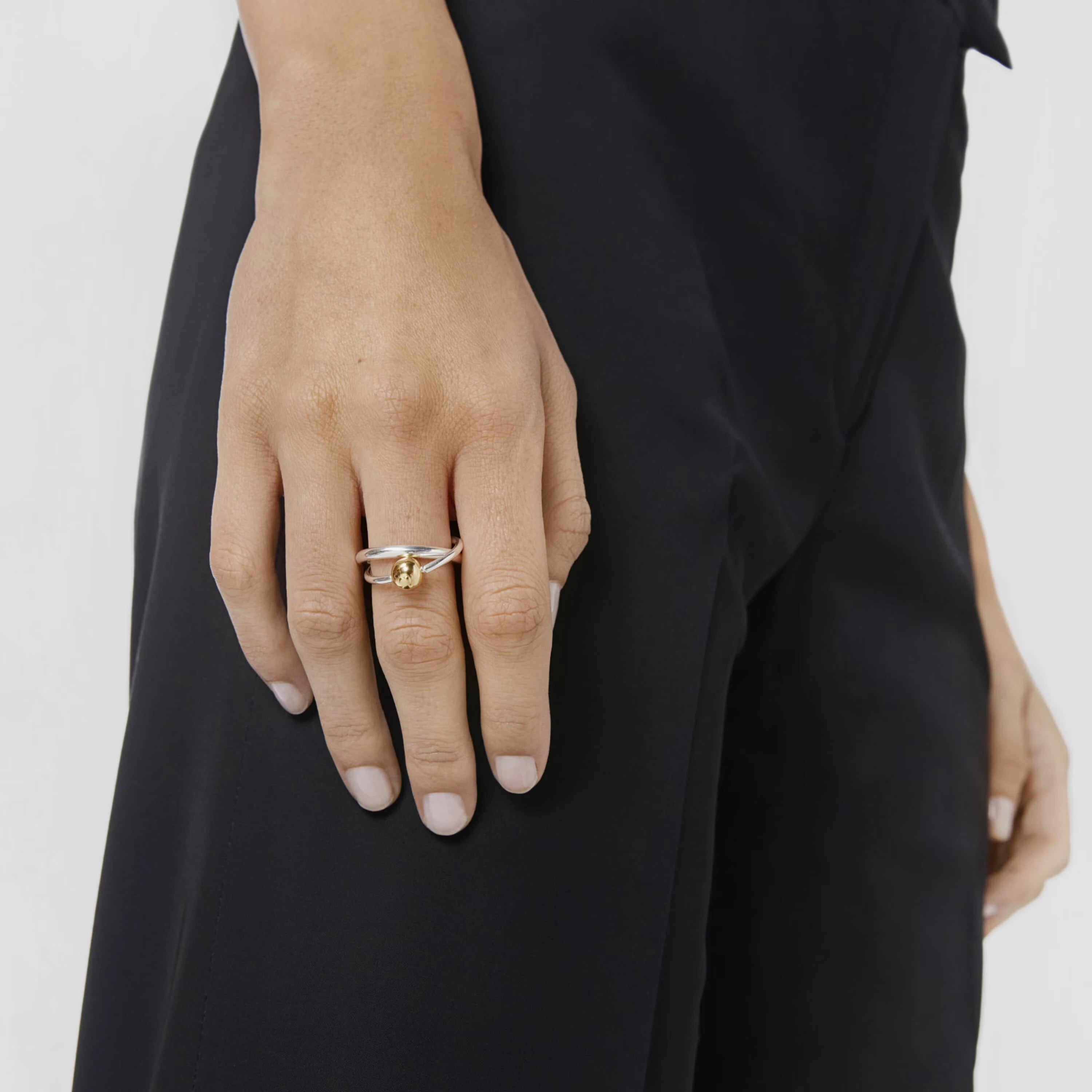 Zora Minimaliste Anneau Double Bloqué Couleur Or Et Argent Moderne Luxe En Acier Inoxydable Couleur Or 18K Anneau Personnalisé Avec Boule