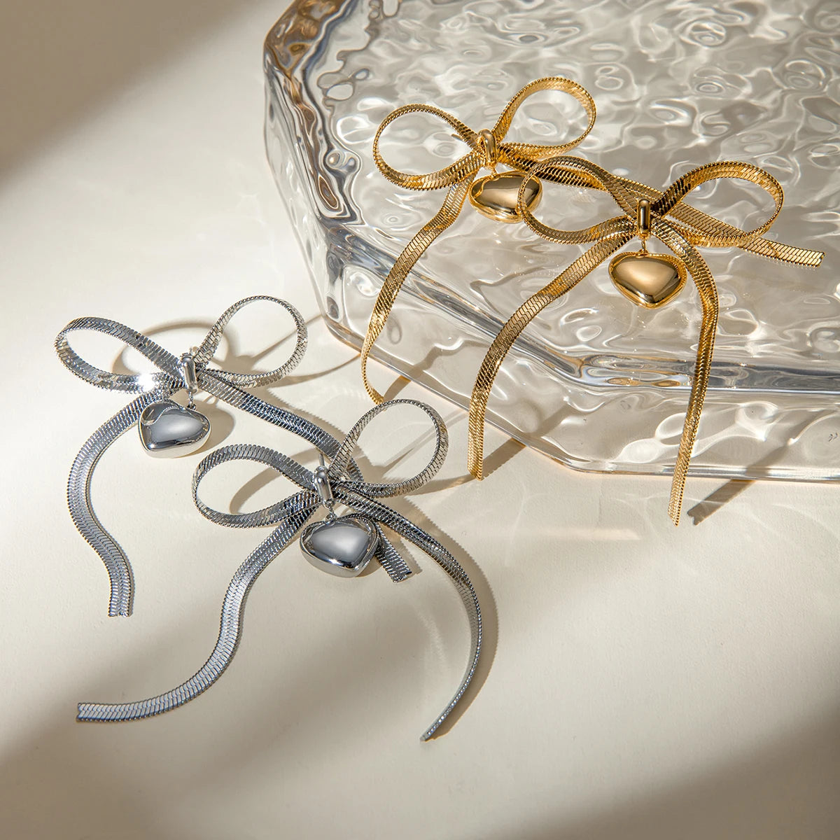 Schlangenkette 18K vergoldeter Edelstahl Liebesherz Schleife Flacher Anhänger Ohrring Anlaufgeschützt Romantischer Schmuck Gala Geschenk