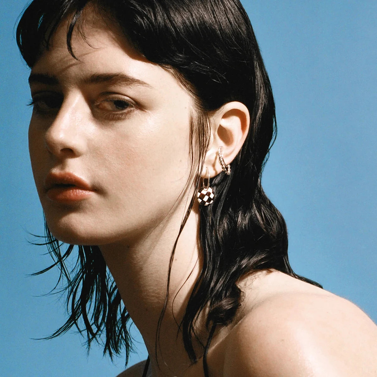 Geometriske øreknogler Ung personlighed 18K PVD-spole Twist-spole Dobbelt øreklipsmanchet Kvinder Delikat sommersmykker Bijoux