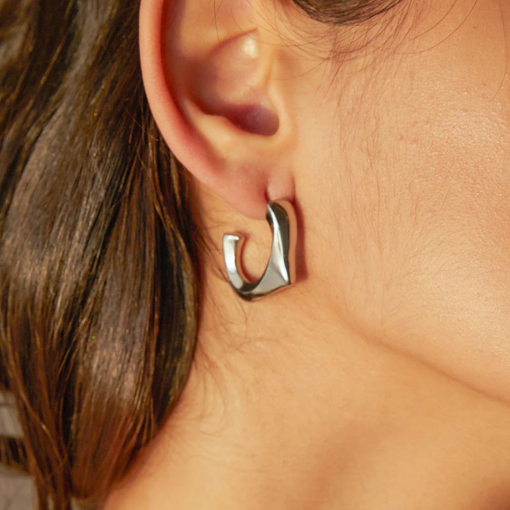 Pendientes triangulares en forma de C minimalistas de acero inoxidable Personalidad encanto chapado en oro de 18K Regalo elegante Joyería impermeable