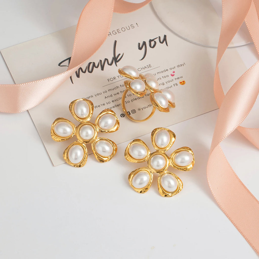 Minimalistische 18k vergoldete Edelstahl Imitationsperlen Hammerstruktur Blumenring Ohrringe Damen Anti-Allergie Charmschmuck