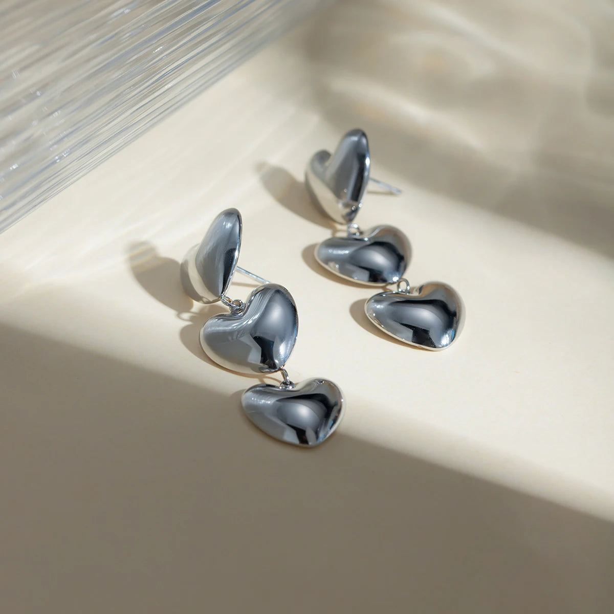 Brincos de Pingente em Forma de Coração de Amor Liso Minimalista à Prova de Ferrugem em Aço Inoxidável 18K Joias Charmosas de Temperamento Grátis para Festa Feminina