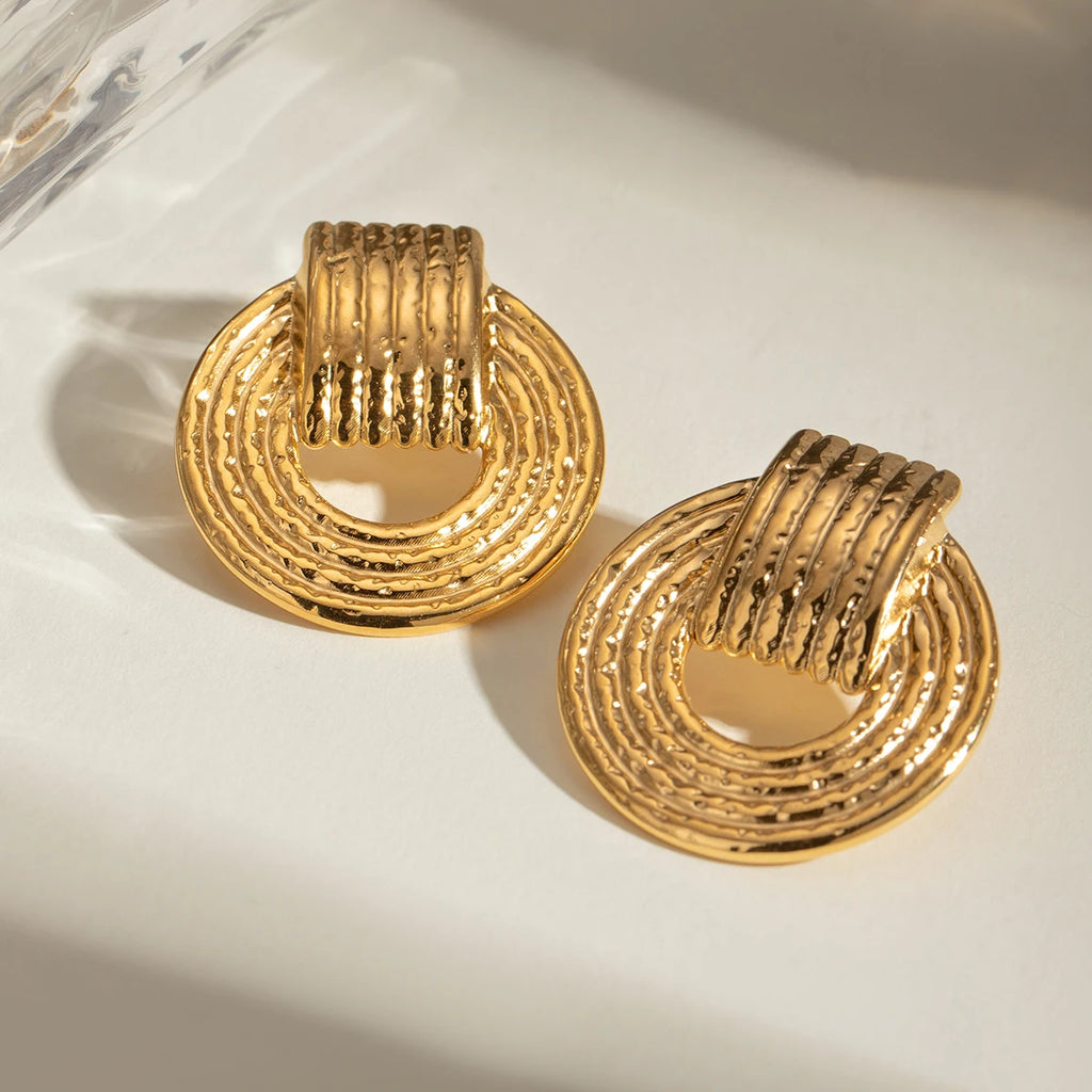 18k vergoldete minimalistische leichte gemütliche Hammerstruktur Kompassförmige Ohrringe personalisierter Edelstahl Statement-Schmuck