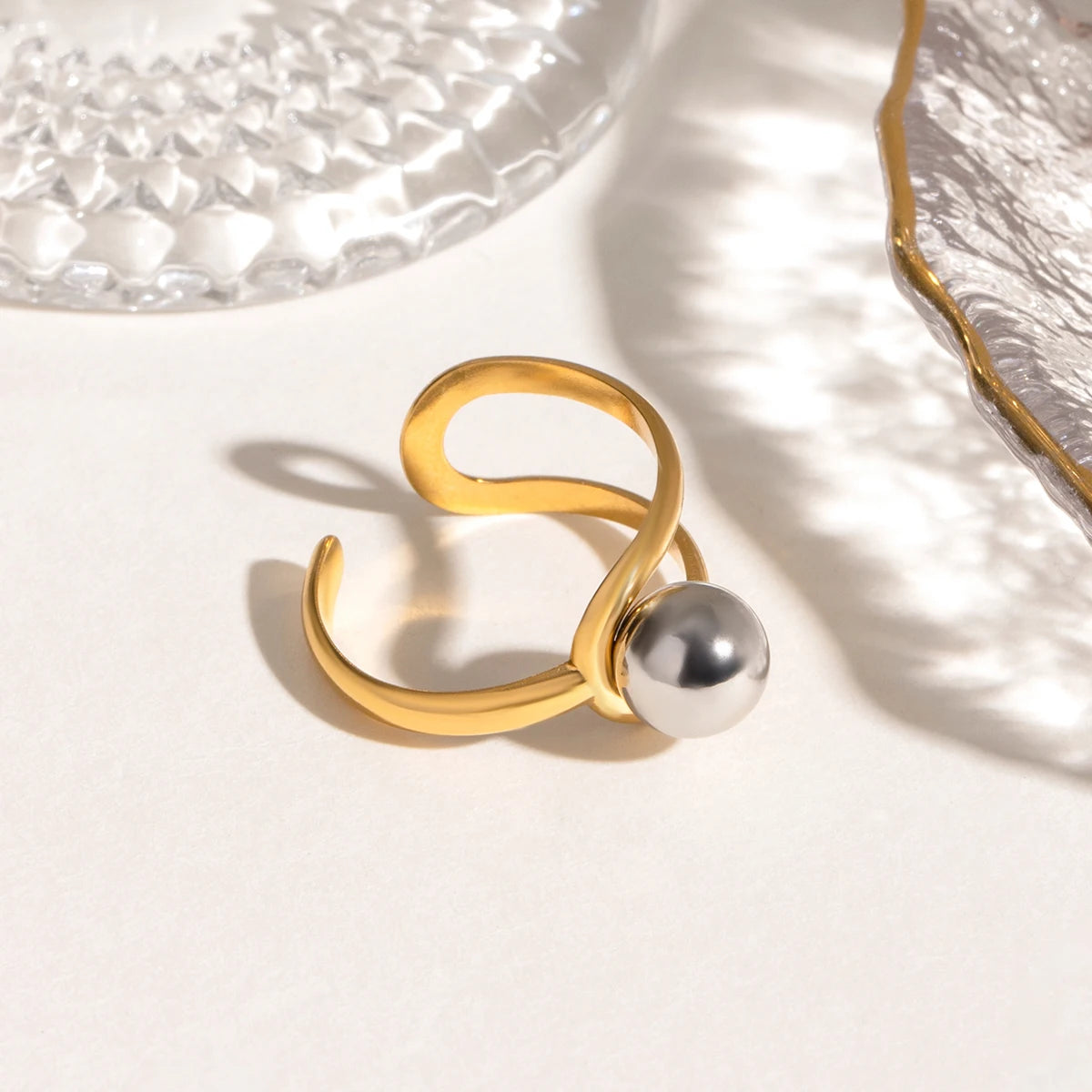 Bague d'ouverture minimaliste pour femmes avec boule en acier creuse, ligne assortie de couleur, charme plaqué or 18 carats, bijou anti-allergique, cadeau de gala