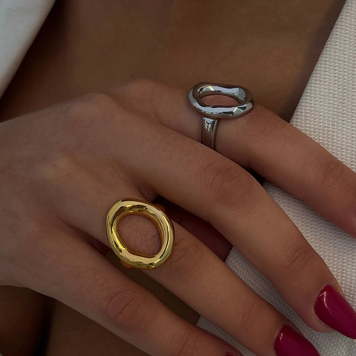 Bague fermée en acier inoxydable plaqué or 18 carats, design creux ovale unique, texturé métallique, élégante, bijou pour femmes