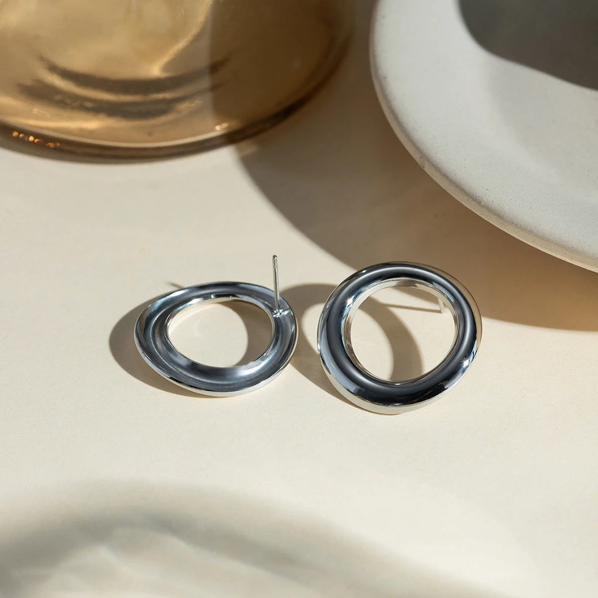 18k forgyldt rustfrit stål runde hule glatte øreringe Metaltekstur Personlig anti-allergisk charme Chic smykkegave