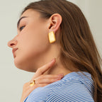 Anello chiuso geometrico dorato spazzolato in acciaio inossidabile placcato oro 18K con texture metallica per dito, gioielleria in acciaio inossidabile da donna, regalo