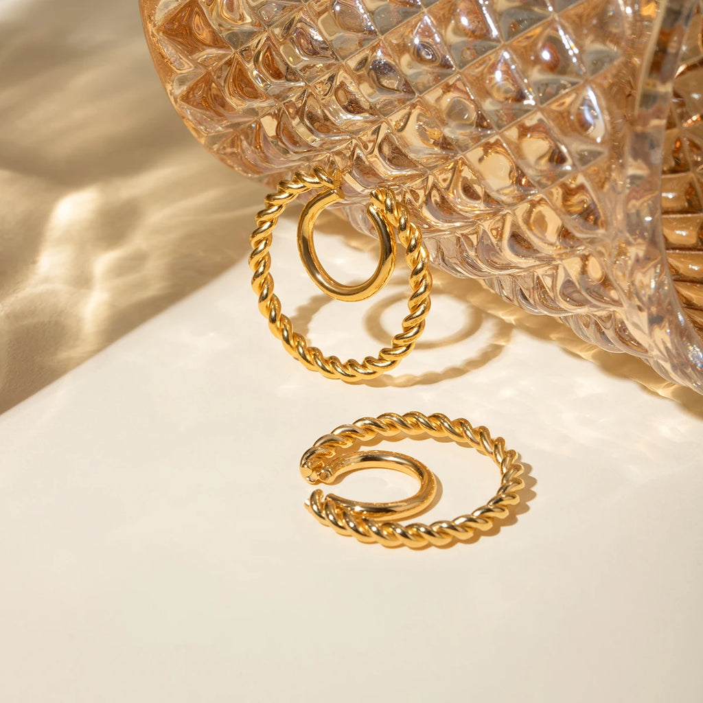 Geometriske øreknogler Ung personlighed 18K PVD-spole Twist-spole Dobbelt øreklipsmanchet Kvinder Delikat sommersmykker Bijoux