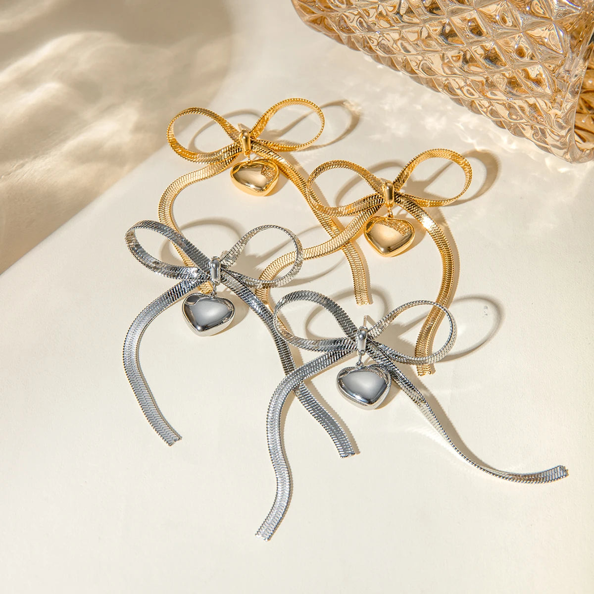 Schlangenkette 18K vergoldeter Edelstahl Liebesherz Schleife Flacher Anhänger Ohrring Anlaufgeschützt Romantischer Schmuck Gala Geschenk