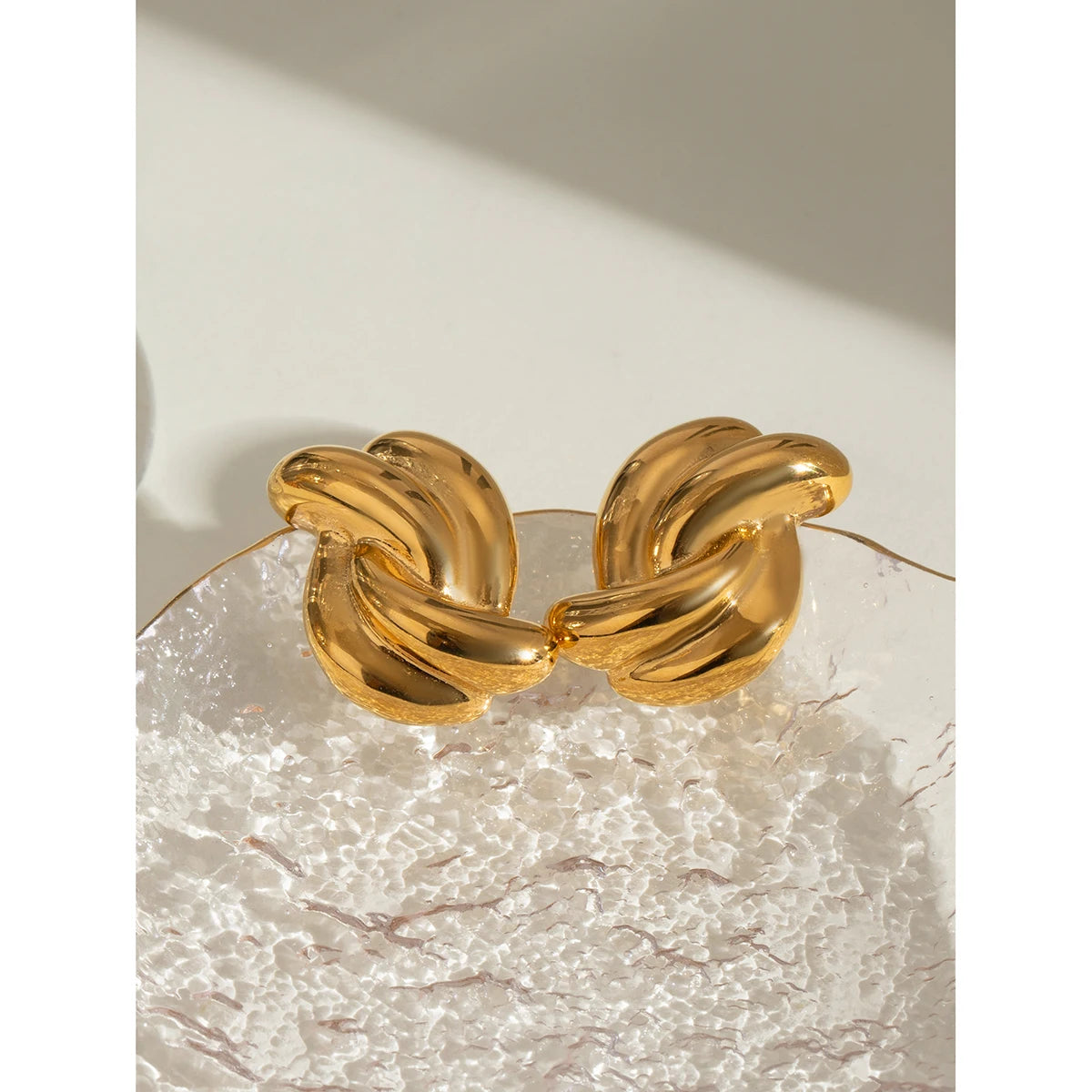 18K forgyldt rustfrit stål Cross Design Knot Øreringe Kvinder Metal Vandtæt Mode Charm Daglig smykkegave