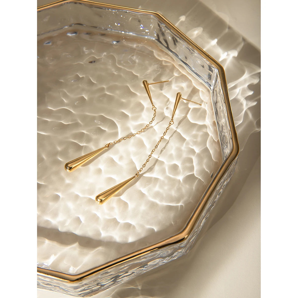 Brincos Pingente Franjas em Forma de Gota de Água Minimalistas Banhados a PVD 18K Aço Inoxidável Moda Delicada Charme Joias Femininas