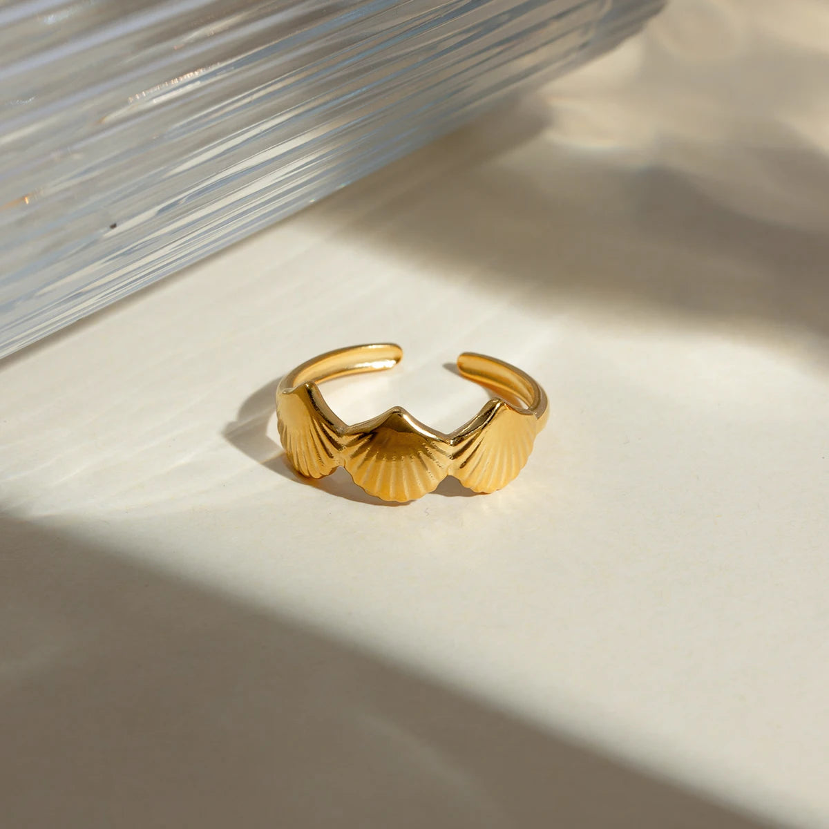 2024 Zarter Edelstahl 18k Gold Edelstahl Muschelförmiger Öffnungsring Goldfarbene Textur Trend Schmuck für Frauen