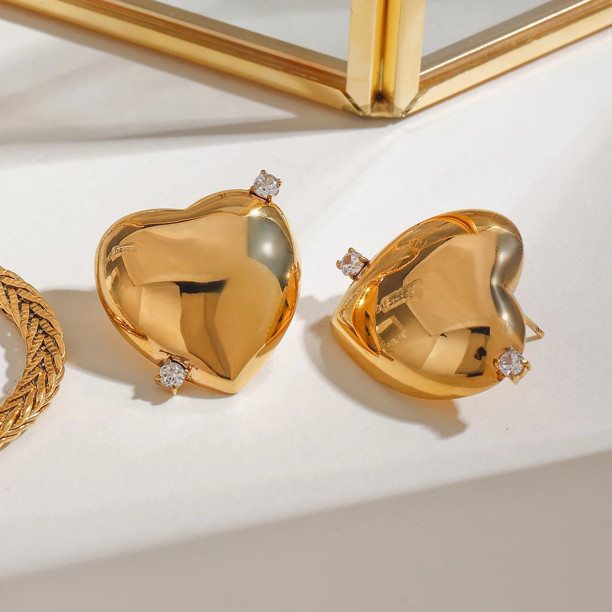 Zora Romantik Aşk Kalp Küpe Kadınlar için Şık Su Geçirmez Paslanmaz Çelik Zirkon Tatlı Takı Hediyesi