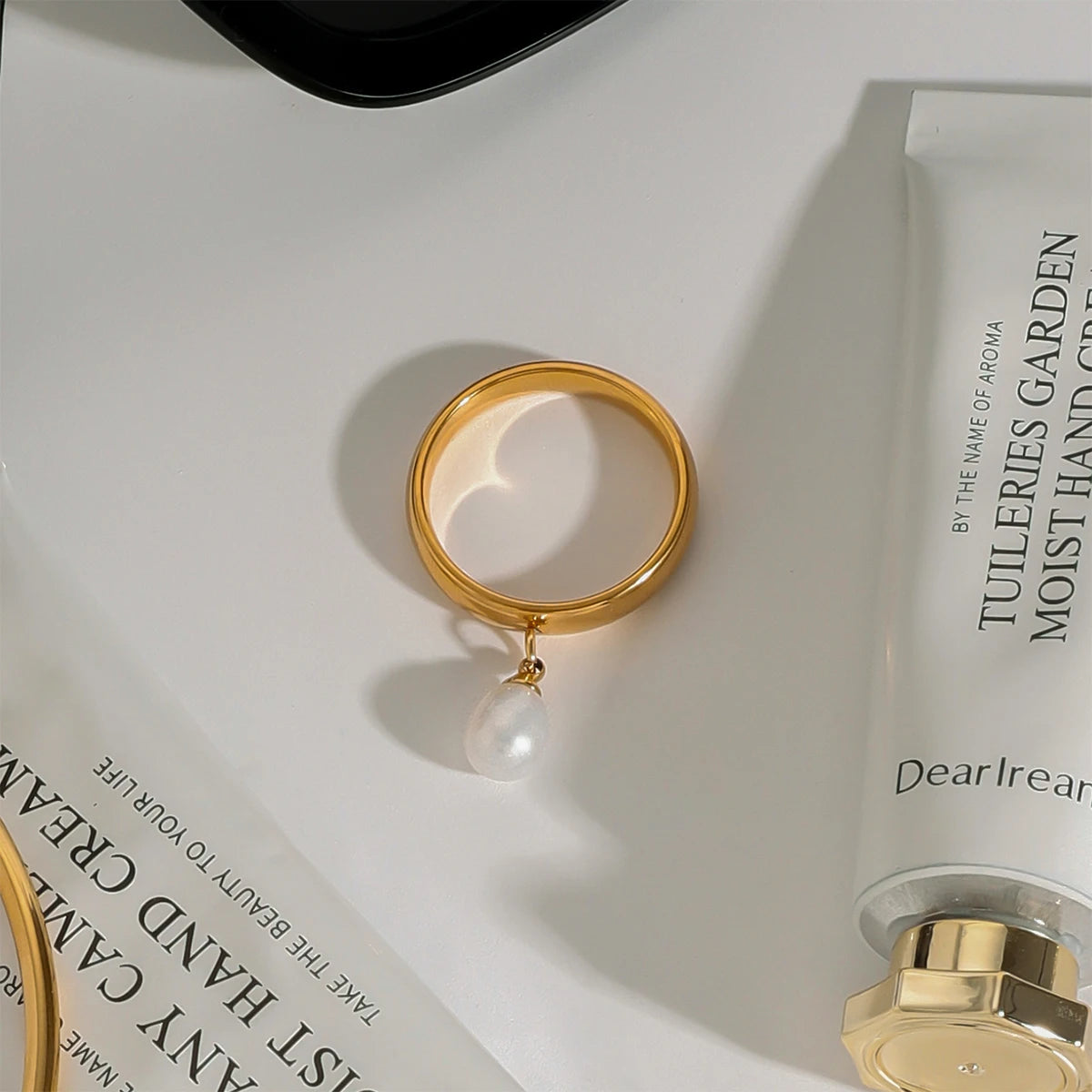 Bague lisse simple élégante en acier inoxydable plaqué or 18 carats avec perle d'eau douce, taille 7, pour femme, tendance, charme chic, bijou pour gala, cadeau