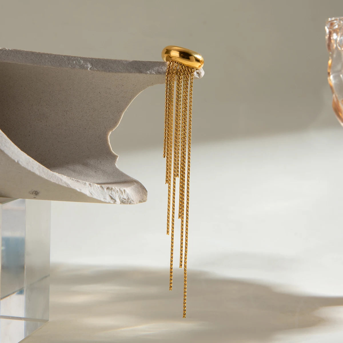 Creative One Tassel Ear Clip Ørering 18K PVD belagt Kvinder Anti Allergisk Metal Charm Daglig Smykker Tilbehør Gala Gave