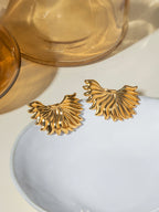 Stilfuld 18K forgyldt rustfrit stål uregelmæssige asymmetriske øreringe Anti-allergisk vandtæt charme Attraktive smykker kvinder