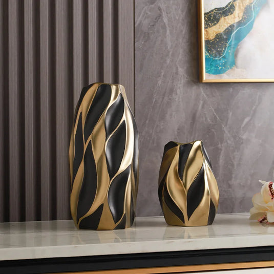 Luxurious Gold Painted Ceramic Vases High-End Urn Personalized Living Room and Porch Decoration Modern European Style Amphora Cabinet Home Ornament Abstract and Refined Design