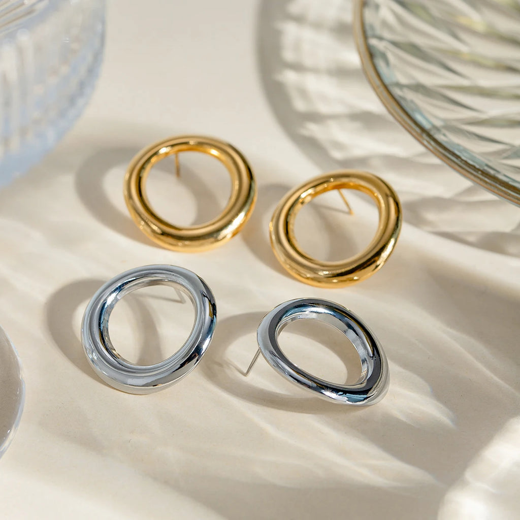 18k forgyldt rustfrit stål runde hule glatte øreringe Metaltekstur Personlig anti-allergisk charme Chic smykkegave