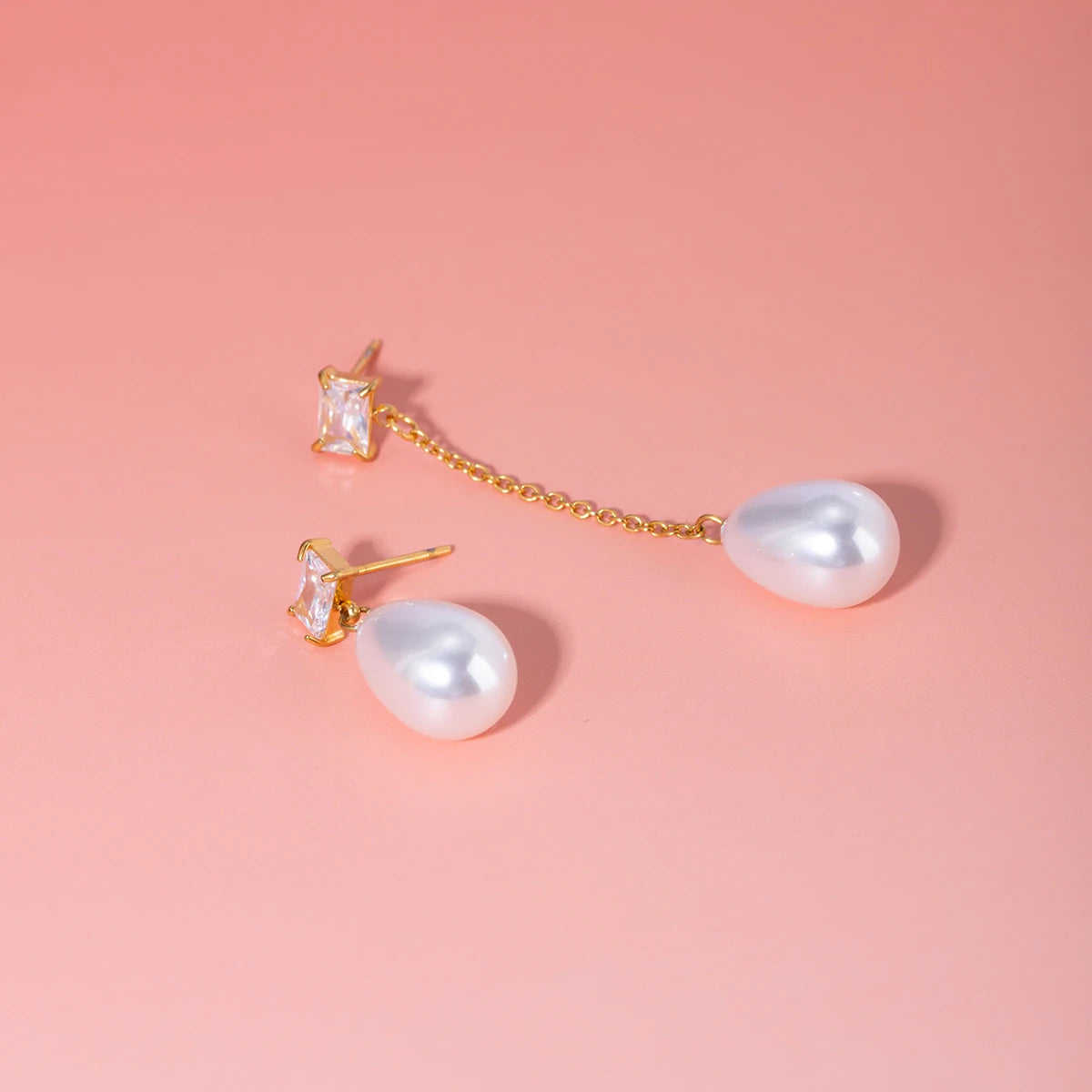 18K PVD Edelstahl Leichter Luxus Rechteckiger Zirkon Tropfenförmiger Asymmetrischer Anhänger Perlenohrringe Damen Statement Schmuck