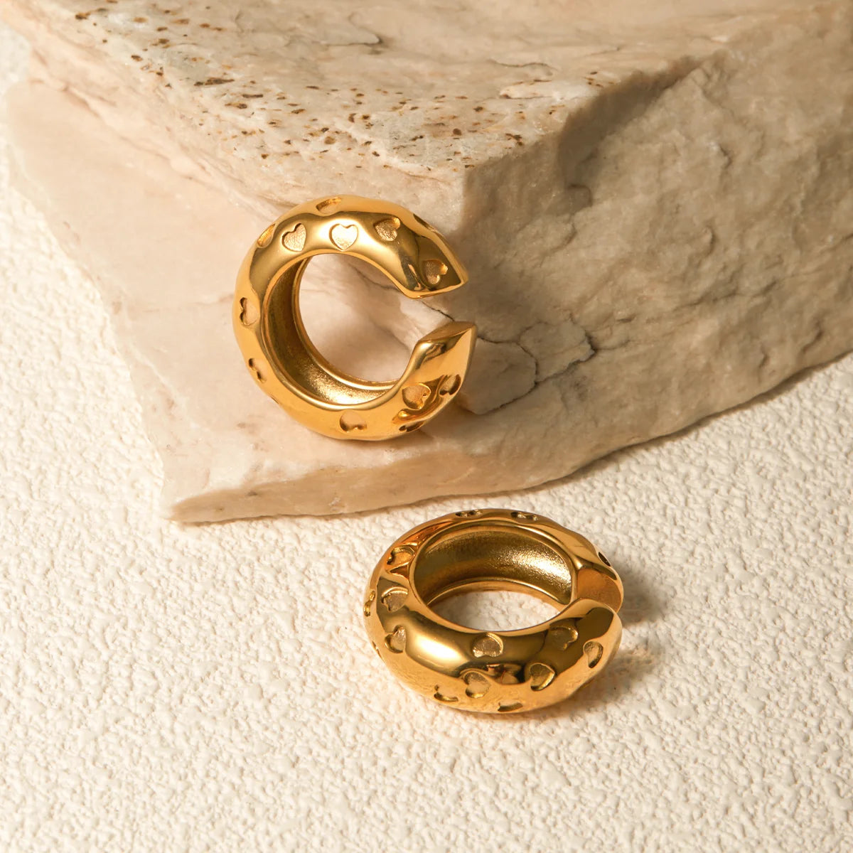 Creatieve roestvrijstalen liefdeshart hol C-vormige oorclip zonder aanslag 18K PVD goud vergulde metalen textuur mode sieraden