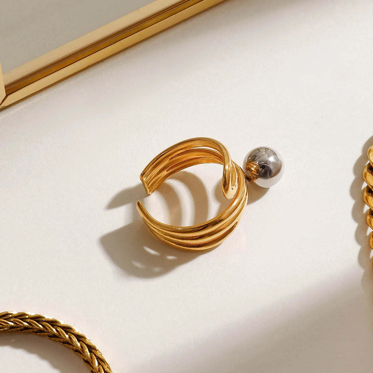 Gold Silber Farblich Passender Mehrschichtiger Unregelmäßiger Stahlkugelring 18K PVD Beschichtet Damen Antiallergischer Metallanhänger Täglicher Schmuck