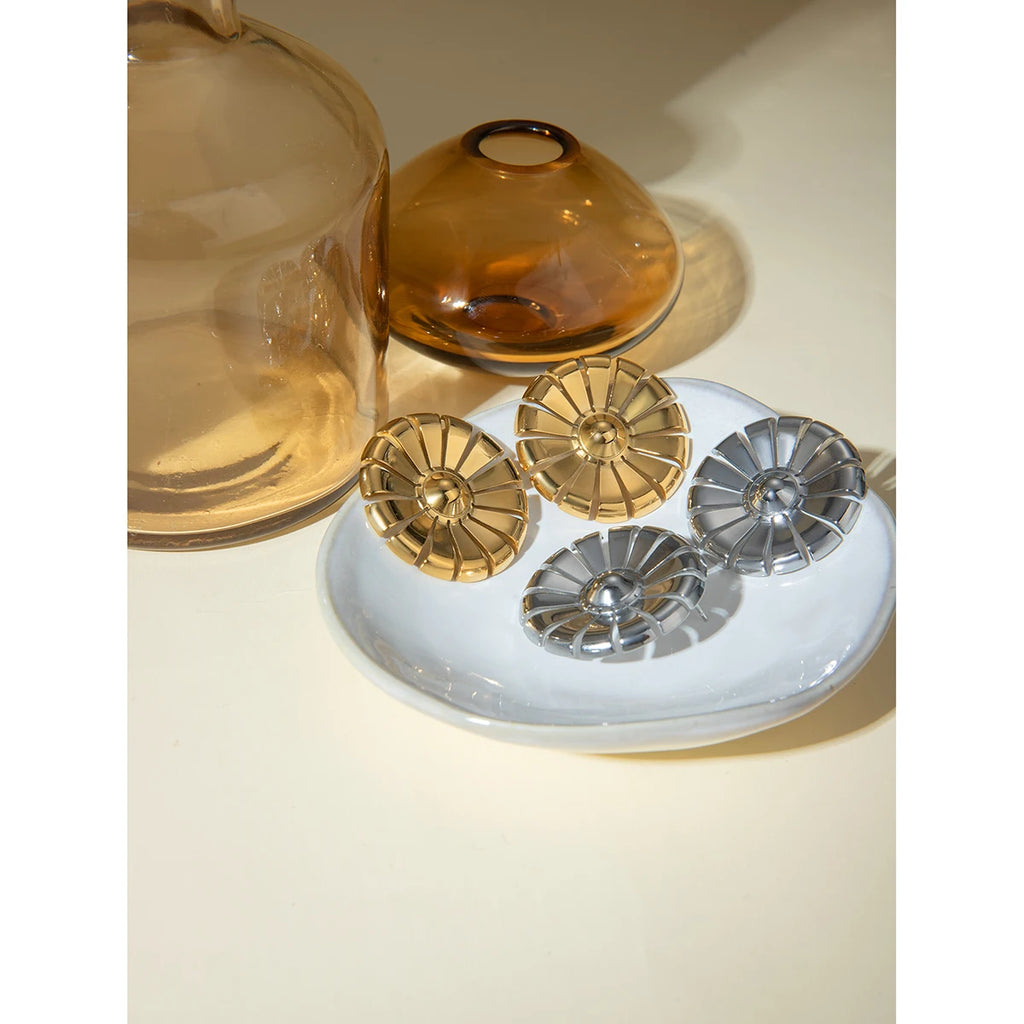 18k Gold Plated Stainless Steel Delicate  Small Daisy-shaped Round Earrings Women Charming Waterproof Statement Jewelry