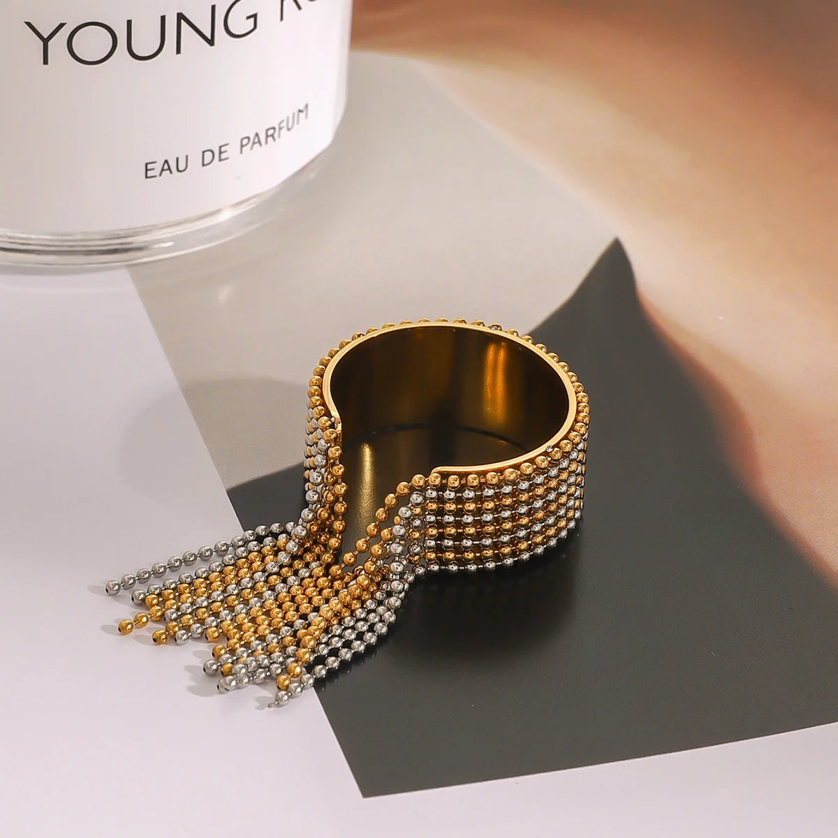 18K vergoldeter Charm geschichteter runder Perlenquasten offener Ring Damen Edelstahl antiallergischer Schmuck Vanity Fair Party Geschenk