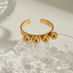 Personalisierter Ball mit glatter Oberfläche, Öffnungsring aus Edelstahl, 18K PVD goldbeschichtet, allergiepräventiver Schmuck