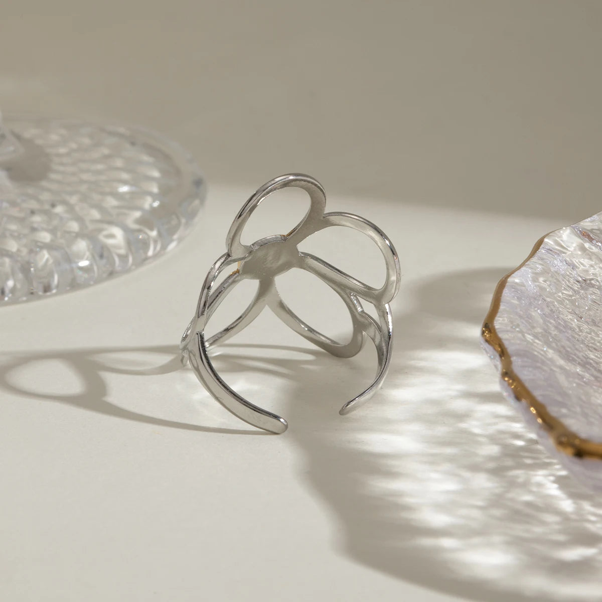 Stainless Steel Hollow Flower Retro Creative Light Luxury Open Ring 18K PVD Plated Anti Allergic Rust Proof Stylish Jewelry