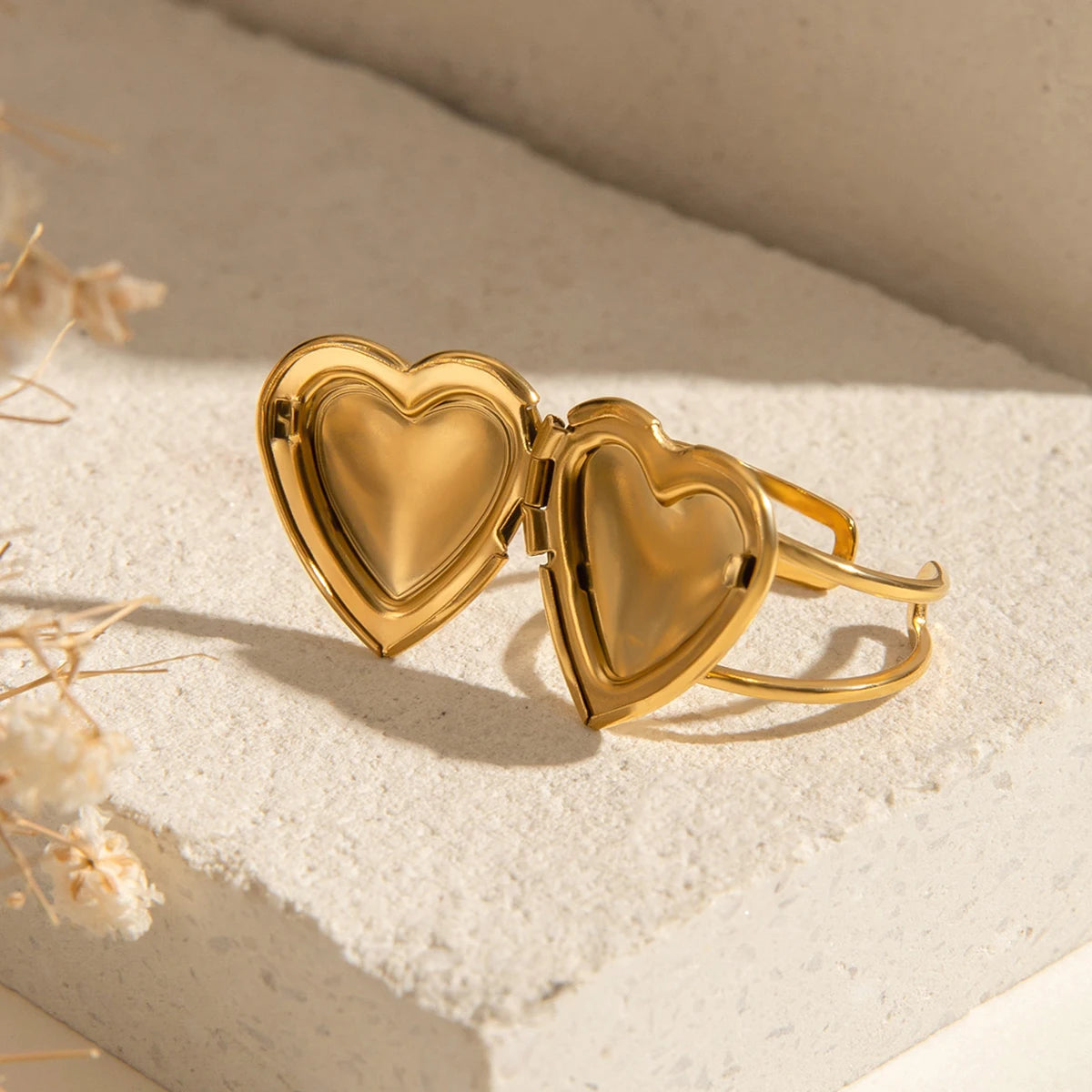 18K Gold Plated Charm Romantic Pattern Love Heart Photo Box Adjustable Open Ring Women Anti Allergic Gala Gift Jewelry