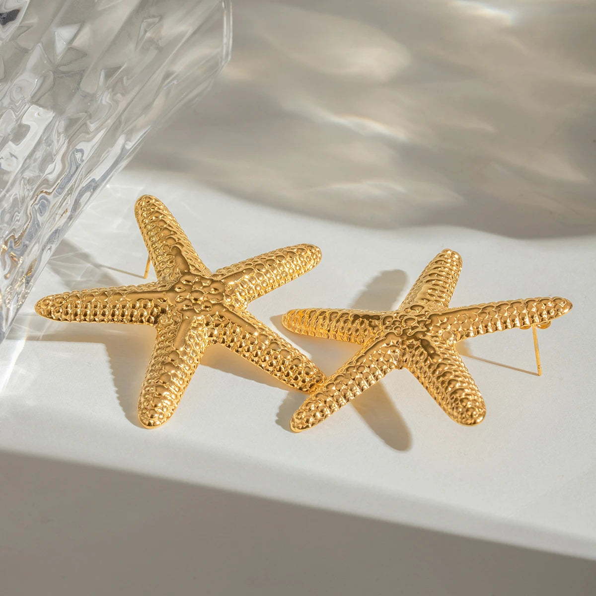 18K vergoldete Edelstahl-Hammerkorn-Stern-Meer-Ohrringe Damen Charms Metallstruktur Wasserdichter Schmuck Gala Geschenk
