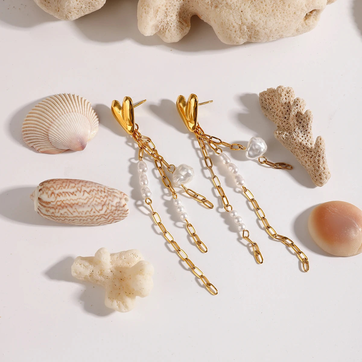 Nachahmung Perle 18k vergoldeter Edelstahl elegante glatte herzförmige Quastenohrringe für Frauen allergiepräventiv Gala Geschenk