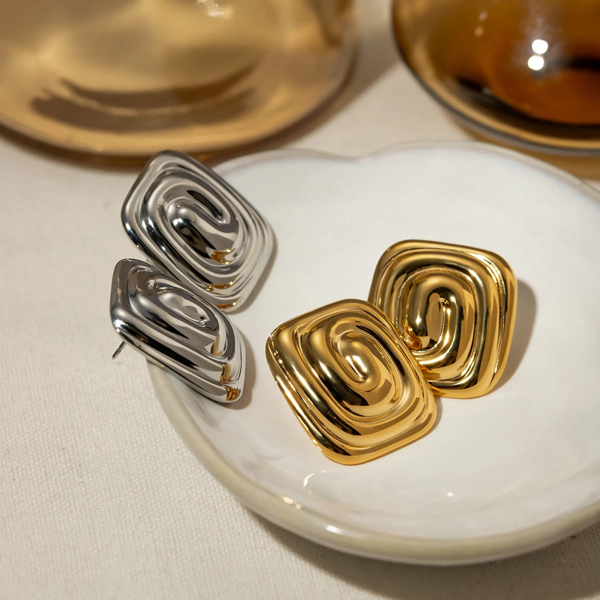 Minimalistische 18K Edelstahl geometrische Metall rostfreie quadratische Conch-Spiralform Ohrringe kostenloser Temperament-Charme Schmuck