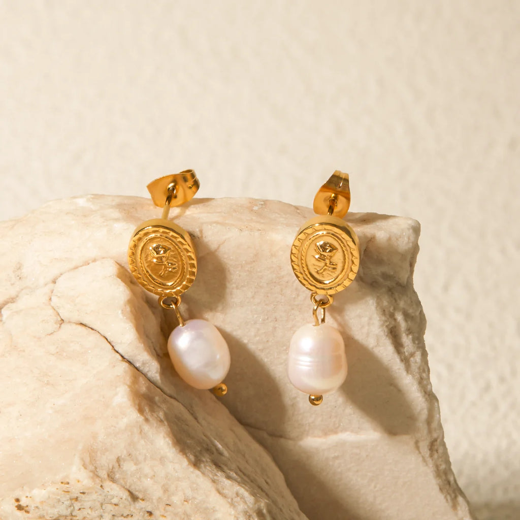 Stilvolle hochwertige elegante Ohrringe aus Edelstahl mit weißer Perle, Metall, goldfarben, romantischer Charme, Schmuck, Geschenk für Frauen