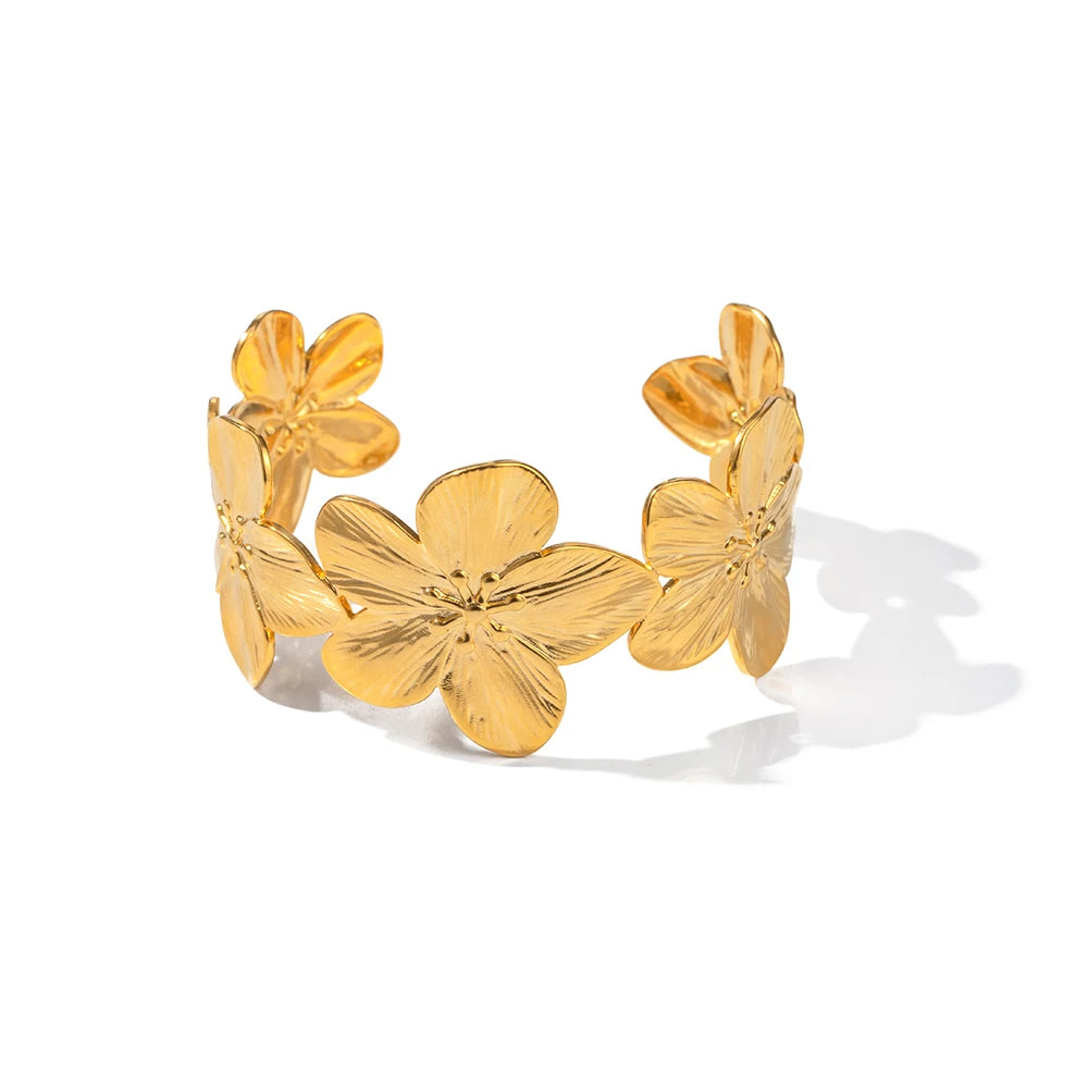 Neues Muster Übertriebene Blumen Edelstahl Armband Ohrringe Ringe Set 18K Gold PVD-beschichtet Modischer Damenschmuck Set