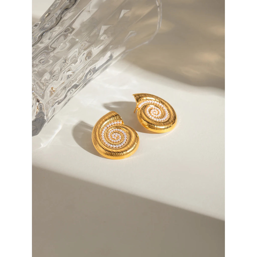 Rustfrit stål vintage trådtegning metal 18k forgyldt konkylieformede øreringe Sticky Pearls Damer Vandtætte romantiske smykker