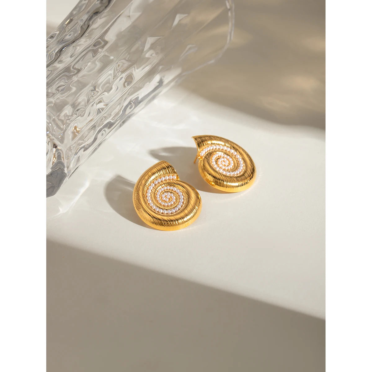 Stainless Steel Vintage Wire Drawing Metal 18k Gold Plated Conch Shaped Earrings Sticky Pearls Women Waterproof Romantic Jewelry