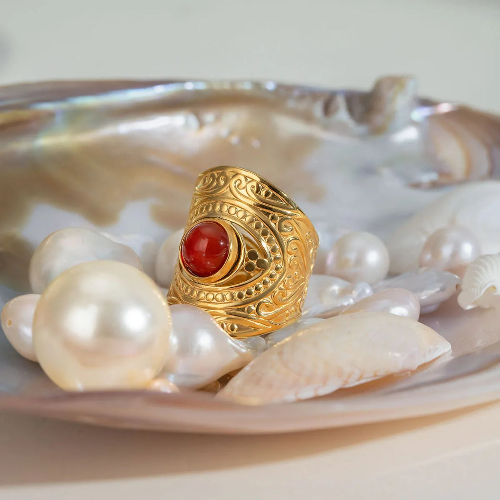 Modischer 18K PVD-beschichteter Edelstahl mit Retro-Muster, eingelegter halbgesichtiger roter Achat, offener Ring, Damen-Charm-Statement-Schmuck