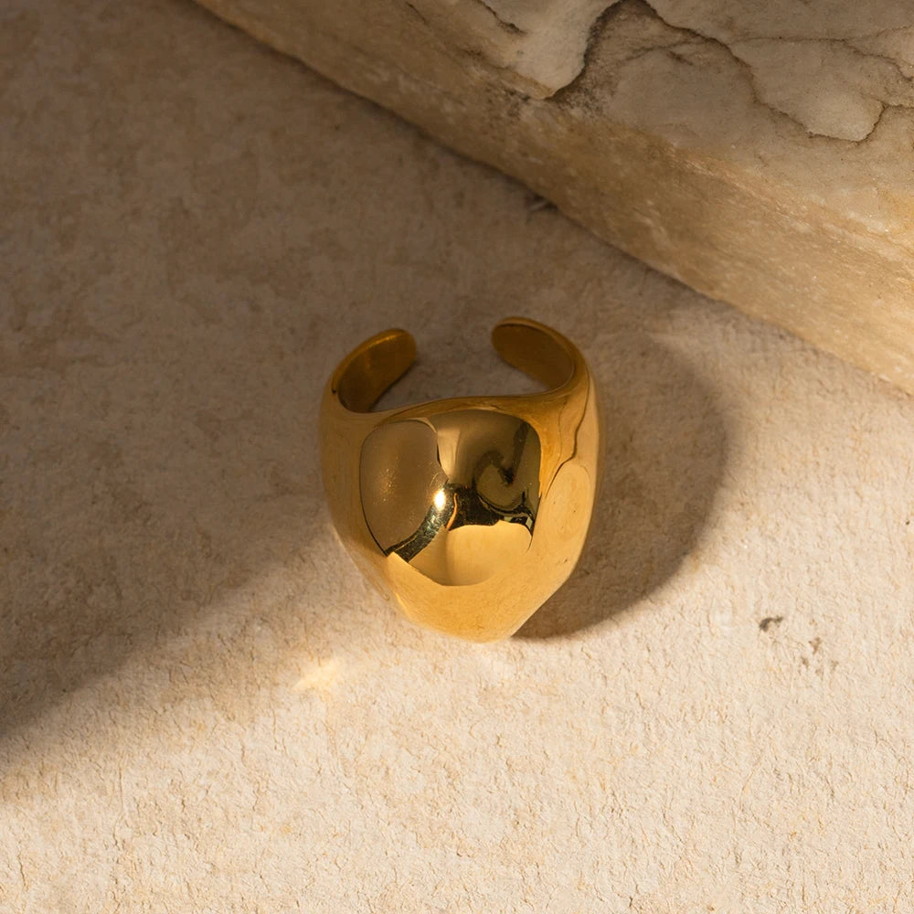 Vandtæt rustfrit stål Chunky 18K guldbelagt rund form Hammer Grain Glat luksusring til kvinder Finger smykker