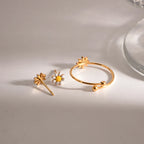 Einfacher Stil Edelstahl Wasserdicht 18K Goldbeschichtet Gänseblümchen Tropfen Öl Offener Ring Luxus Schatz Schmuck zum Tragen