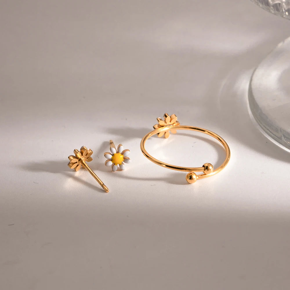 Einfacher Stil Edelstahl Wasserdicht 18K Goldbeschichtet Gänseblümchen Tropfen Öl Offener Ring Luxus Schatz Schmuck zum Tragen