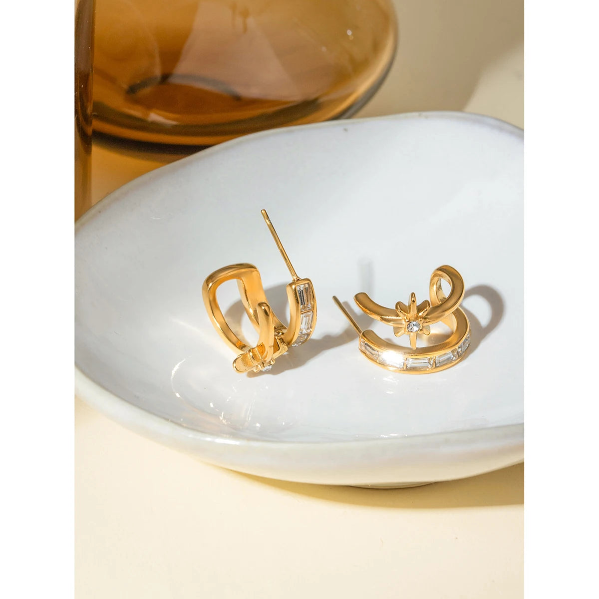 18K PVD-beschichtete Edelstahl-Halbmond-hohle bunte Zirkone Stern-Ohrringe wasserdicht trendige Damen exquisite Schmuck Bijoux